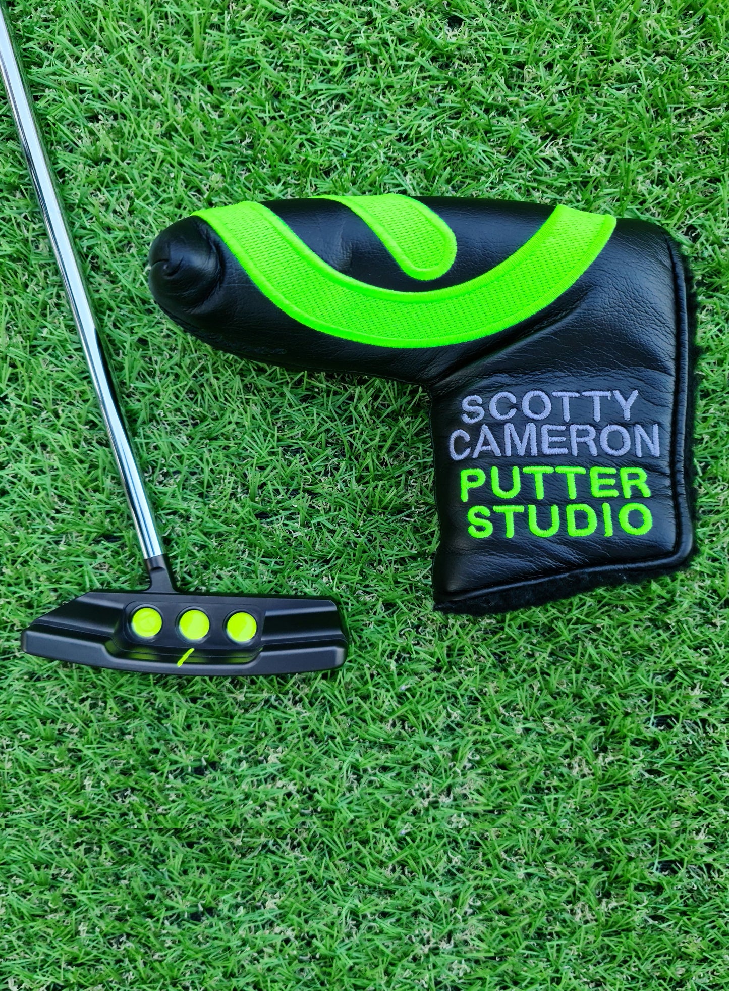 Scotty Cameron Newport 2.6 Center Shaft Circle T Putter