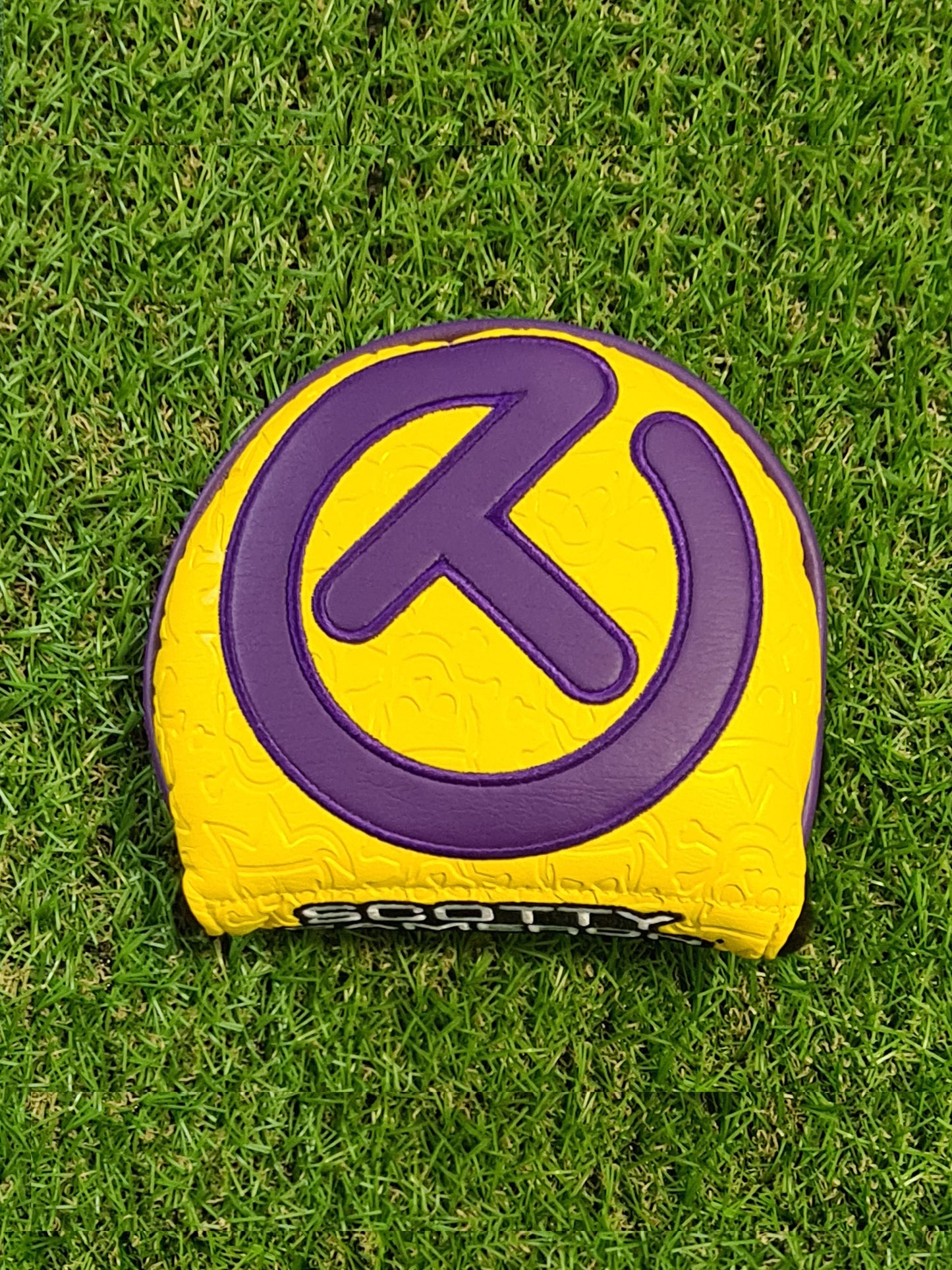 Scotty Cameron T5.5 L.A Lakers Mid Round Tour Headcover