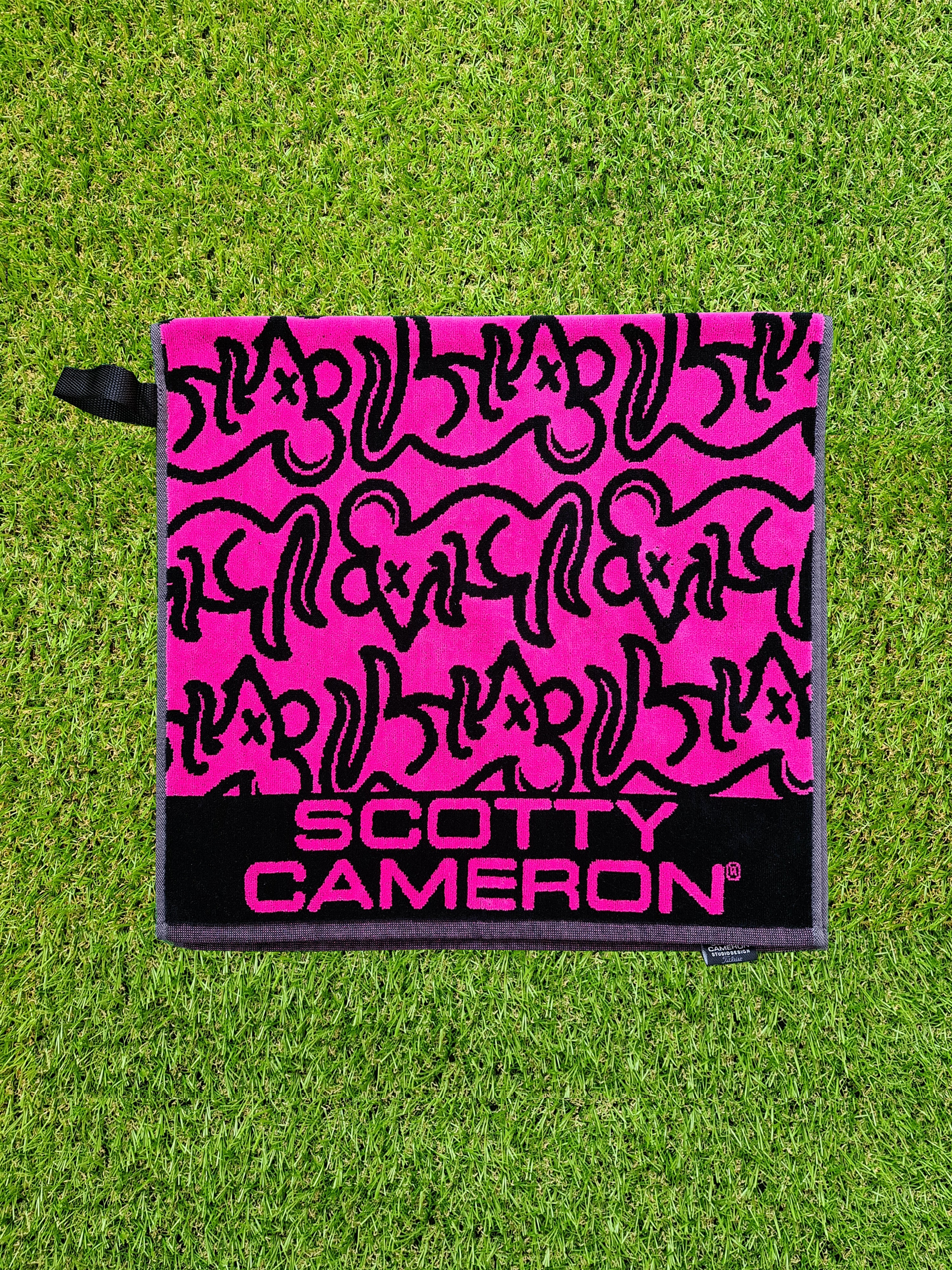 Serviette de golf Scotty Cameron Horizon gris jaune 2022 PGA Serviette de golf Scotty Cameron Horizon gris jaune 2022 PGA